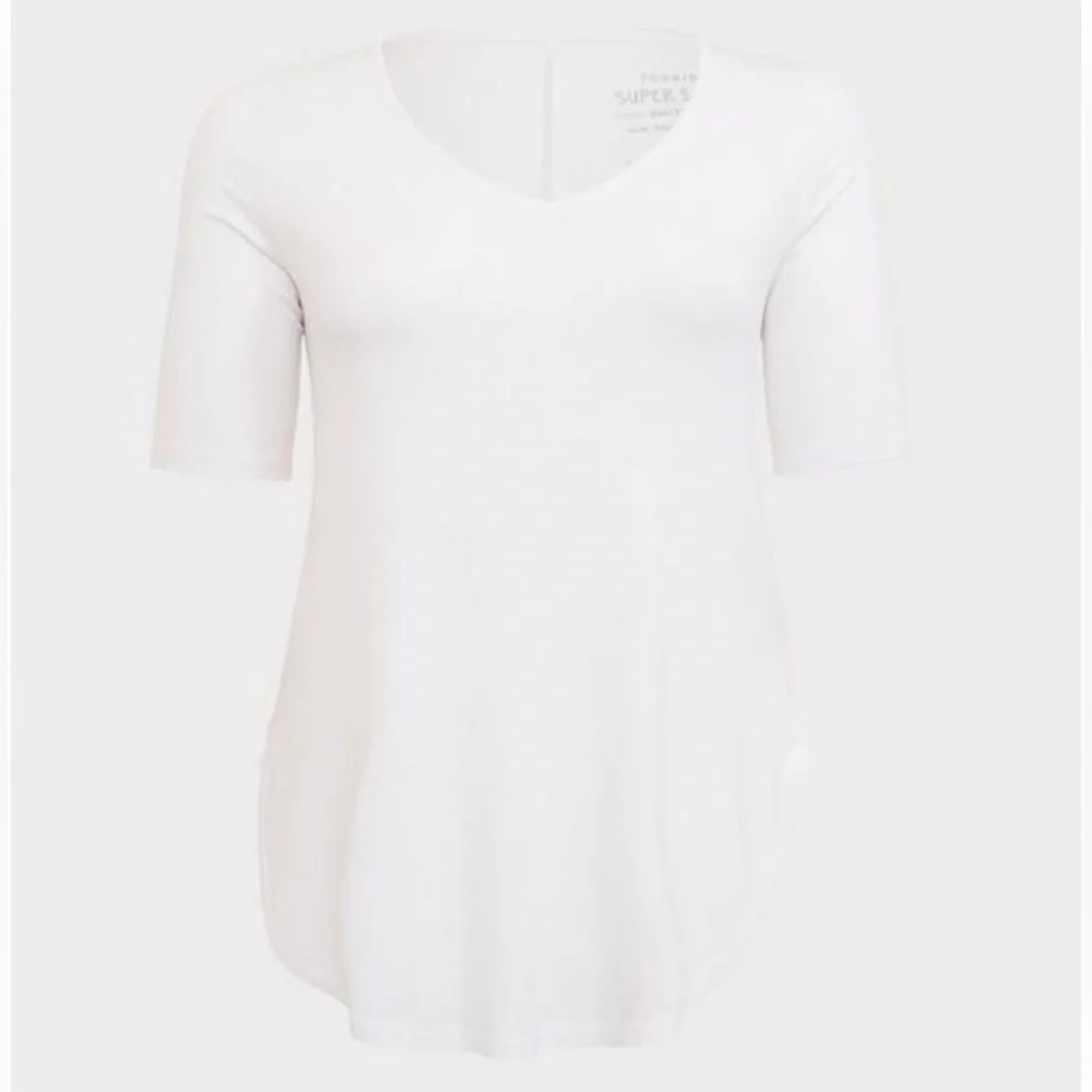 ✨torrid white super soft v-neck favorite tunic tee✨ - Picture 3 of 8